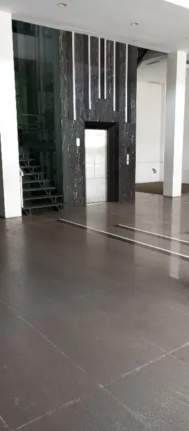 dijual gedung di jln raya Fatmawati Jakarta selatan