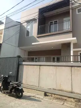 Rumah 3 Lantai Luas 132m  Ada 2 Unit di Sunter Garden Jakarta Utara
