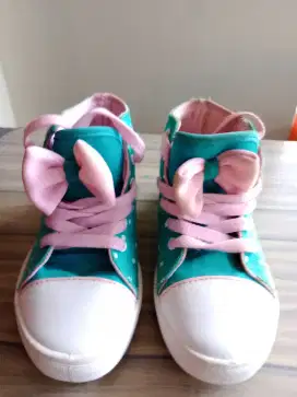 Sepatu Anak Perempuan