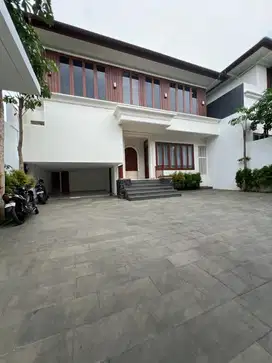 Dijual cepat rumah baru di Kemang furnished
