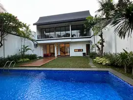 Dijual rumah lux ada pool dikemang jakarta selatan