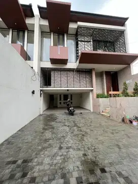 Dijual rumah baru modern tropical di kemang