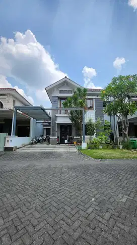 Dijual Rumah SPESIAL Row  Jalan LEBAR 15 meter di Surabaya