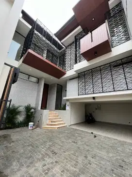 Dijual rumah lux baru modern tropical dalam town house kemang