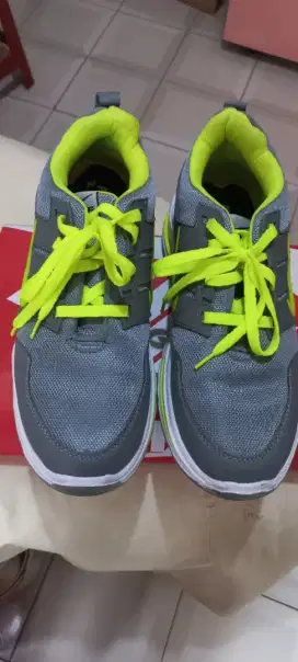 Sepatu untuk olahraga pria
