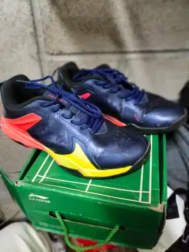 Sepatu badminton Li-Ning