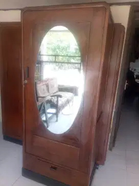 lemari jati kaca oval