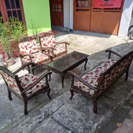 1 set kursi ukir layak pakai