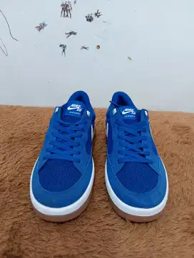 Nike SB adversary biru putih
