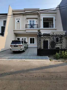 Rumah baru design classic modern di Duren sawit Jakarta Timur