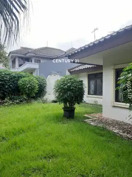 Rumah luas asri depan taman Di Bintaro jaya sektor 6