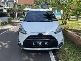 Sienta V 2016 putih Matic