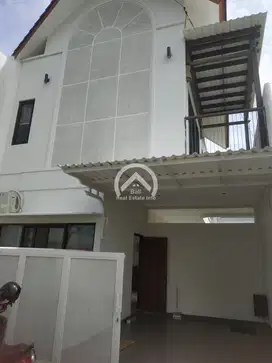 Dijual villa daerah komplek villa Pemaron Munggu