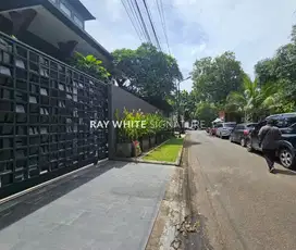 Dijual Rumah Mewah dengan Pool di Panglima Polim, Kebayoran baru