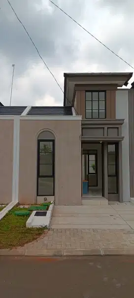 Disewakan rumah baru 1lt hadap taman ada ground tank di Villagio CR