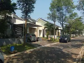 Rumah Graha Taman Pelangi Dgn Lingkungan Asri & Nyaman Dpn Danau BSB