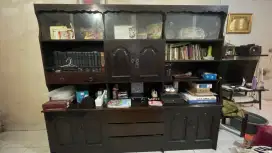 Lemari antik dari tahun 70 an