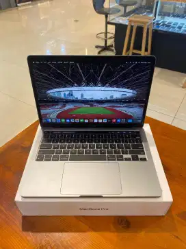 Macbook Pro 13 inch , M1 , 2020