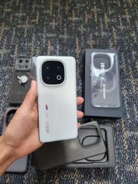 Iqoo13 12/256gb like new