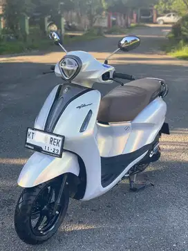 Yamaha Grand Filano Hybrid tipe Lux (tertinggi) tahun 2024 akhir