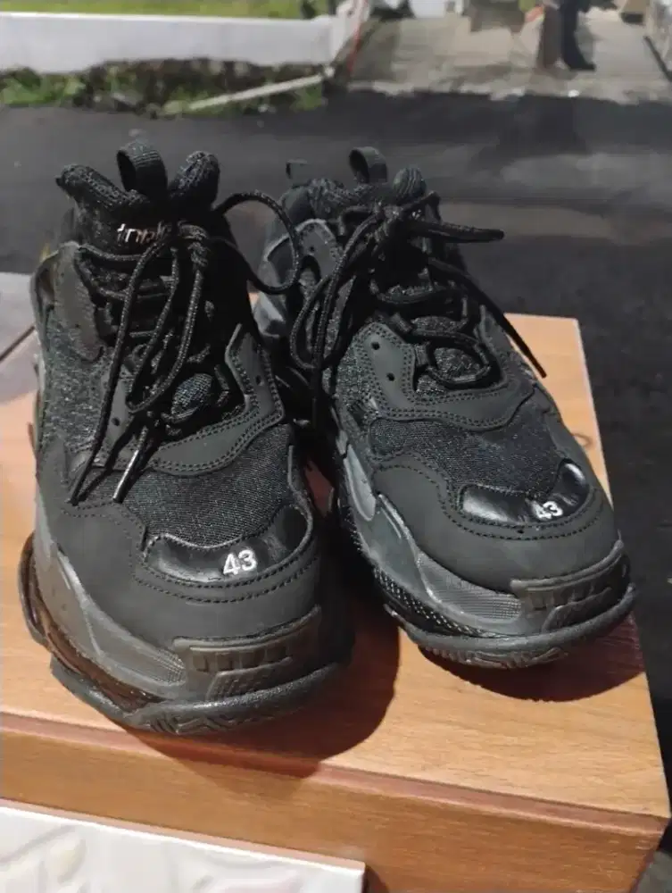 Balencia triple s SZ 43
