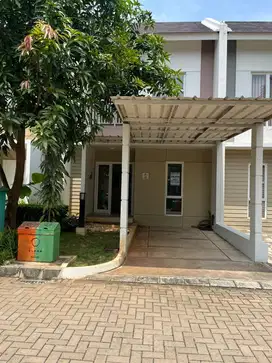 Di kontrakan rumah di Sumarecon Karawang