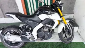 YAMAHA MT15 warna hitam