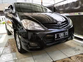 Toyota Kijang Innova E Euro 2.0 Manual 2011 Bensin
