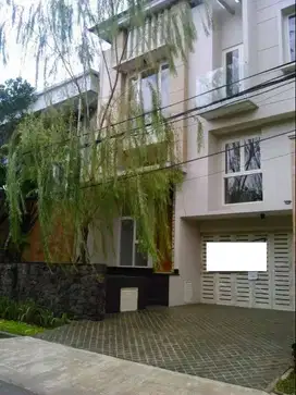 Rumah Jl Gandaria Kebayoran Baru Luas 1 Lantai + Mezanine