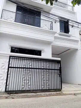 Rumah Cluster di Jagakarsa Jakarta Selatan Akses 2 mobil bebas banjir