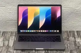 Macbook Pro 2017, TWo Thunderbolt 3 ports Non Touchbar