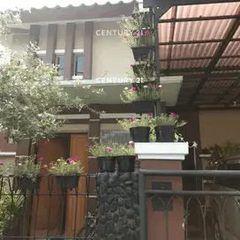 Dijual rumah hook dengan sirkulasi udara bagus bintaro sektor 4