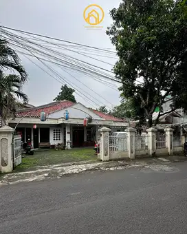 Rumah besar hitung tanah daerah jagakarsa pinggir jalan