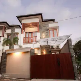Rumah 2 Lantai Konsep yang Elegan dan Campuran Clasic
