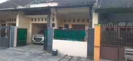 DISEWAKAN RUMAH