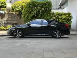 LIKE NEW!!Civic ES sedan turboo! 2018