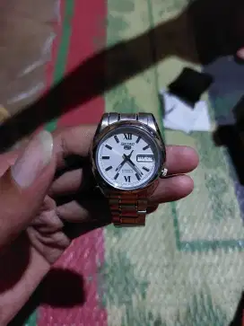 Jam tangan seiko