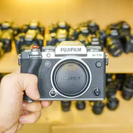 Fujifilm XT5 Body Only Silver Fullset Mulus