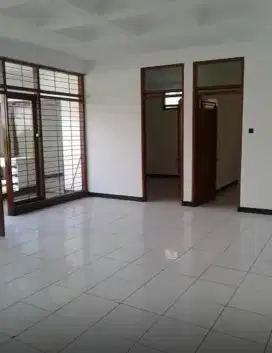 DIJUAL RUMAH KOST SAYAP SURYA SUMANTRI SELANGKAH KE UNIV MARNAT
