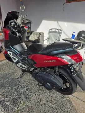 Yamaha Nmax warna merah