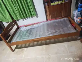 Ranjang kayu single 90 x 200