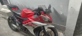 Motor R15 Warna Merah