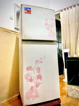 Kulkas Sharp dua pintu