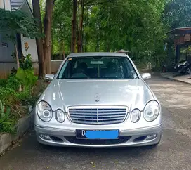 Mercedes-Benz E240 2005 Bensin