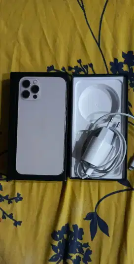 Dijual i phone 12 pro i box indonesia
