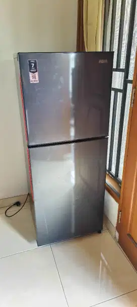 Dijual Kulkas Merk Aqua Kondisi Mulus