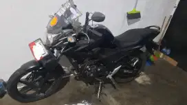 Honda CB 150R warna hitam gress