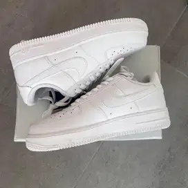Nike Air Force 1 Triple White