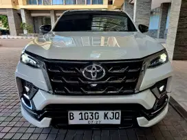 Fortuner GR 2.8 at th 2022 white