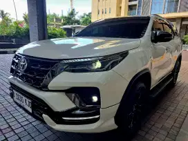 Fortuner GR 2.8 at th 2022 putih
